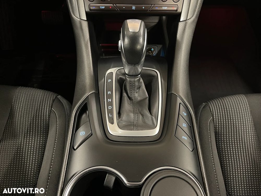 Ford Mondeo 2.0 HEV Titanium - 23