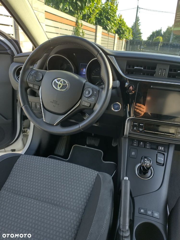 Toyota Auris Hybrid 135 Prestige - 7