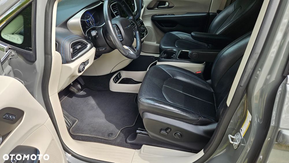 Chrysler Pacifica - 21