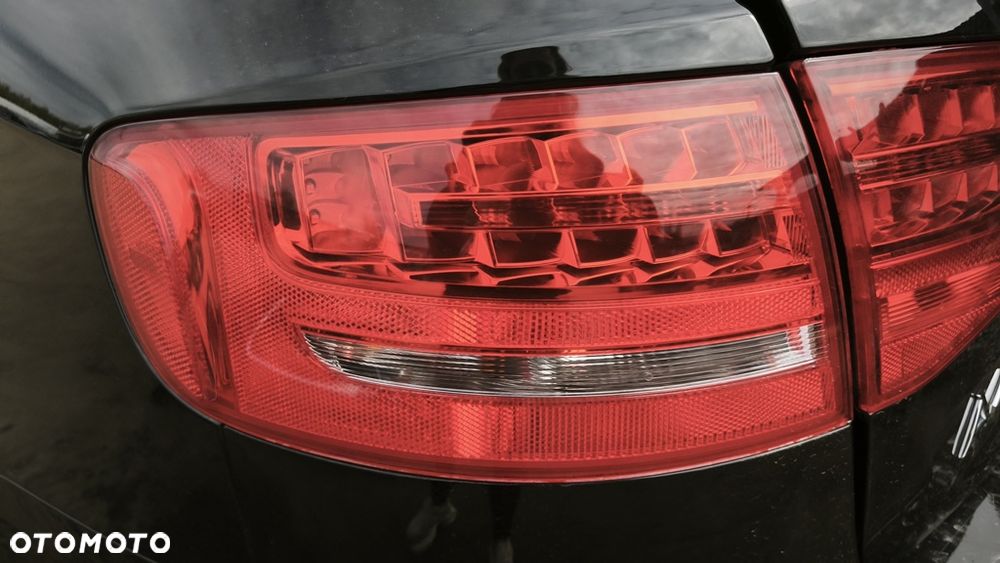 AUDI A4 B8 11r KOMBI LAMPA W BŁOTNIK LEWY TYŁ TYLNA LED - 1