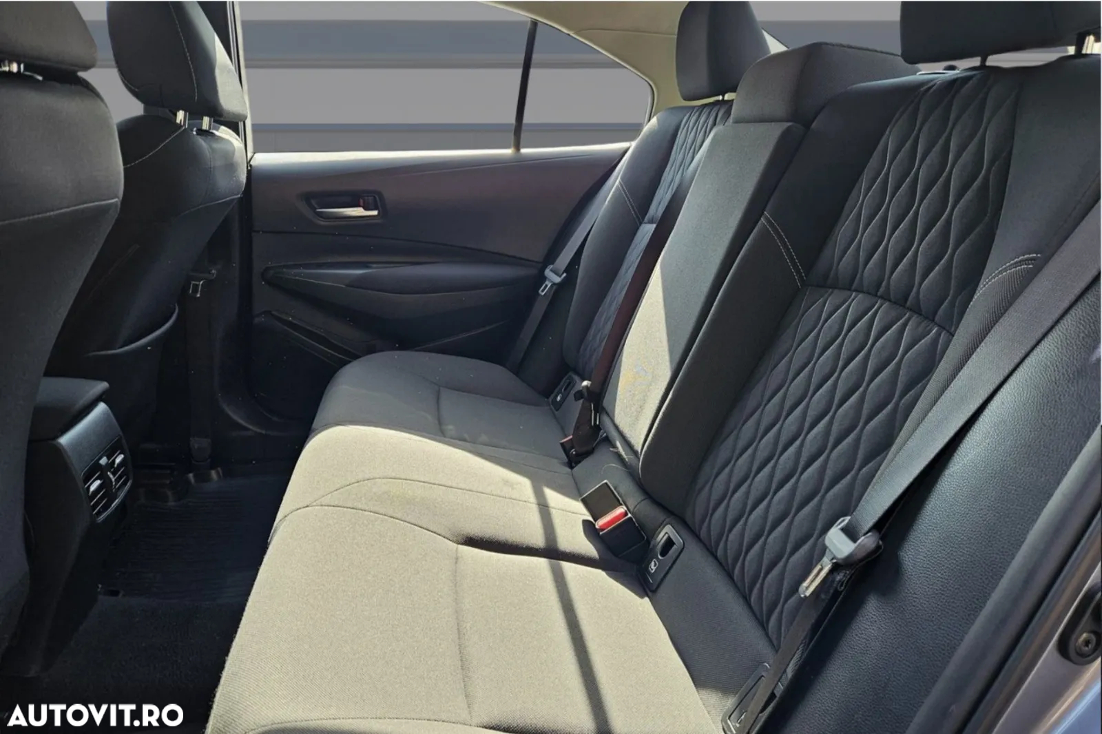 Toyota Corolla 1.8 HSD Business - 23