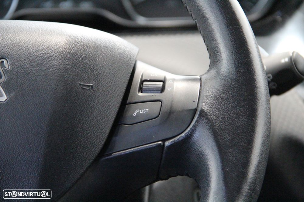 Peugeot 208 1.6 BlueHDi Style - 11