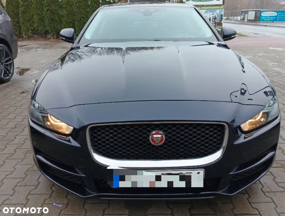 Jaguar XE 2.0 D Prestige - 3