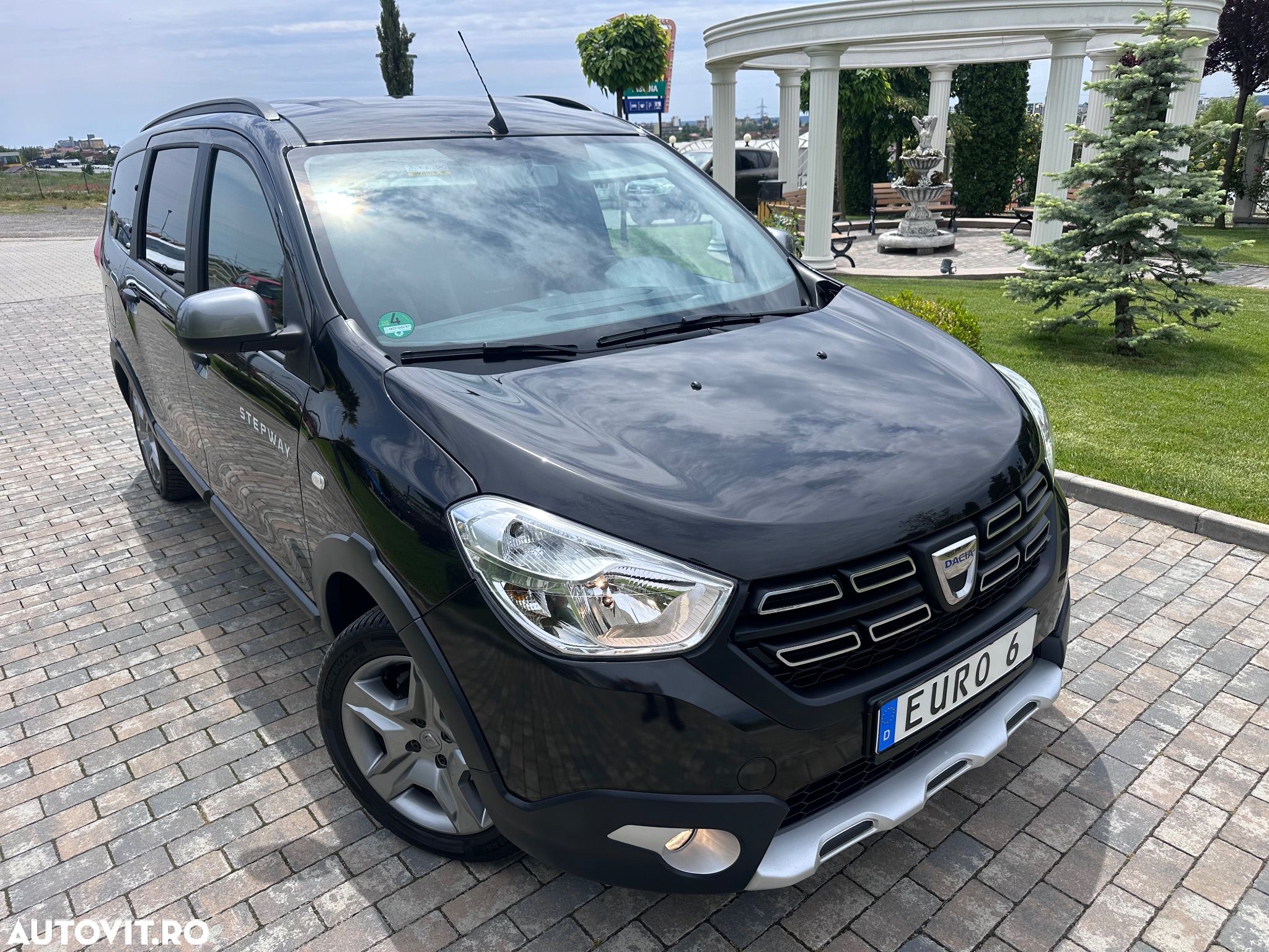Dacia Lodgy 1.5 Blue dCi Stepway - 1