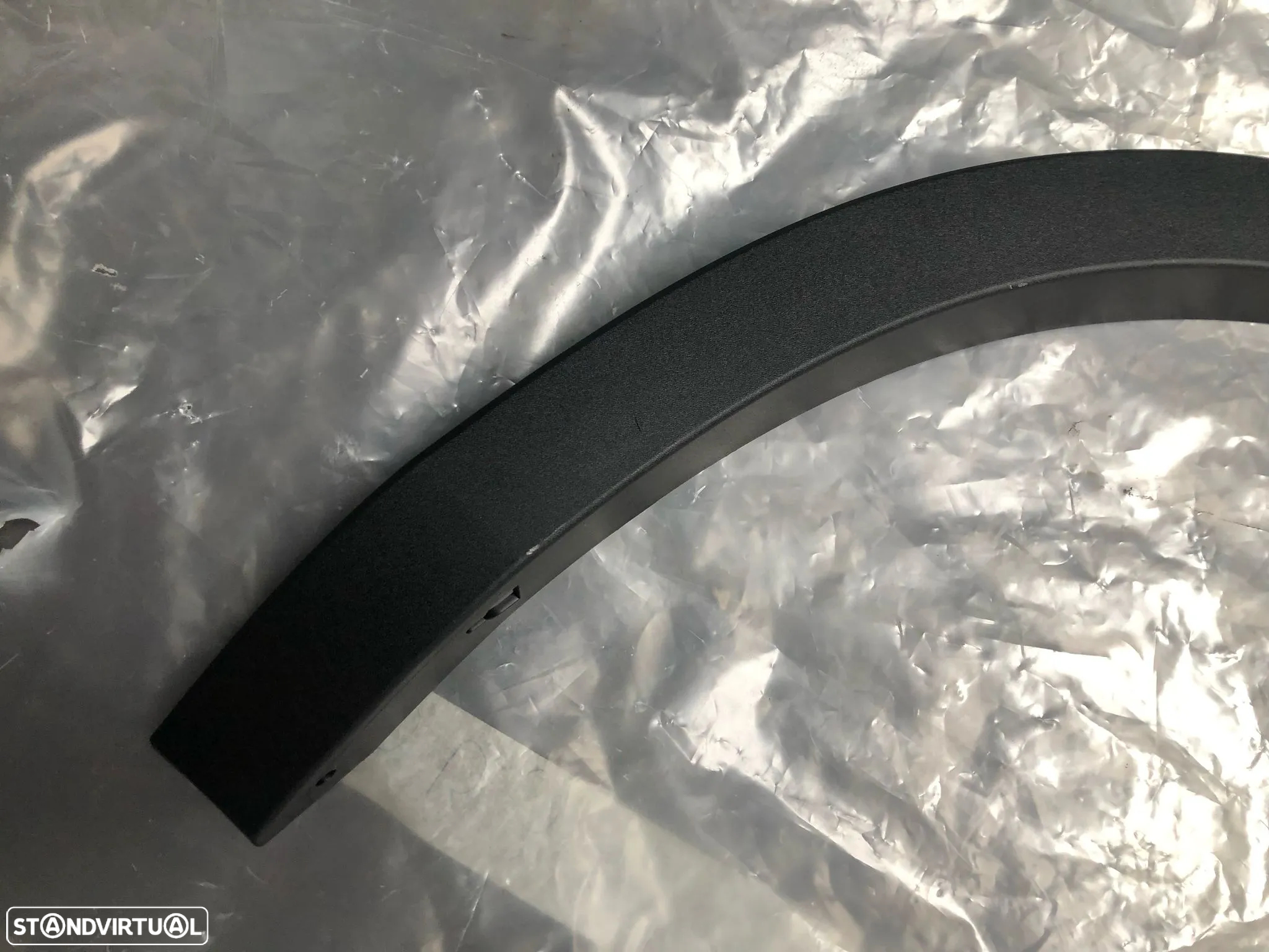 VOLVO XC40 ABA GUARDA LAMAS TRAS ESQUERDO - GL093 - 2