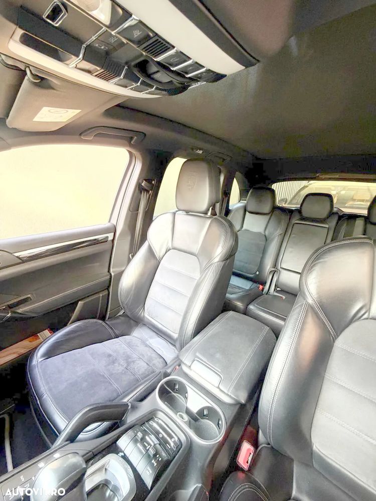 Porsche Cayenne Platinum Edition - 12