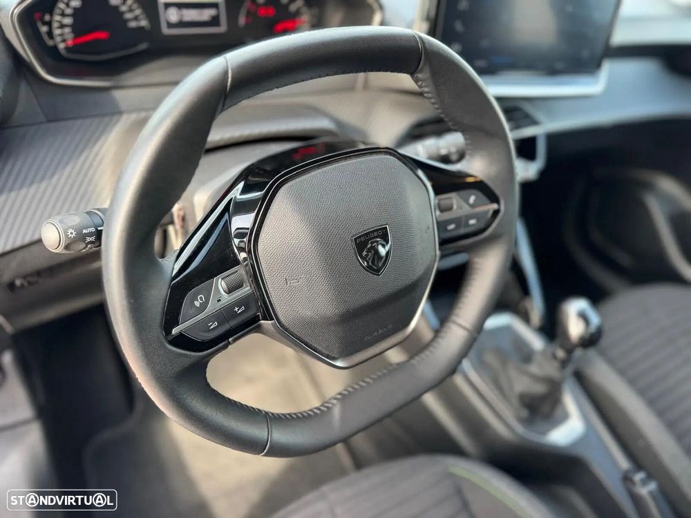 Peugeot 208 - 23