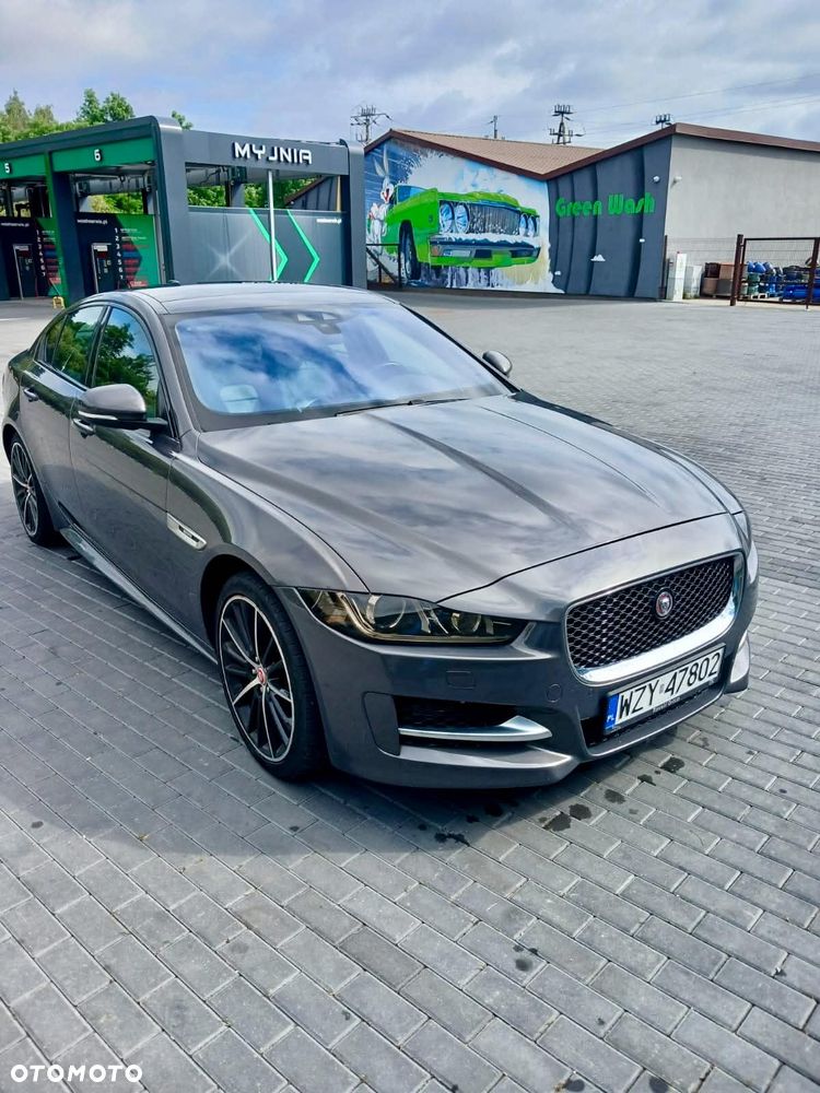 Jaguar XE 2.0 D AWD R-Sport - 2