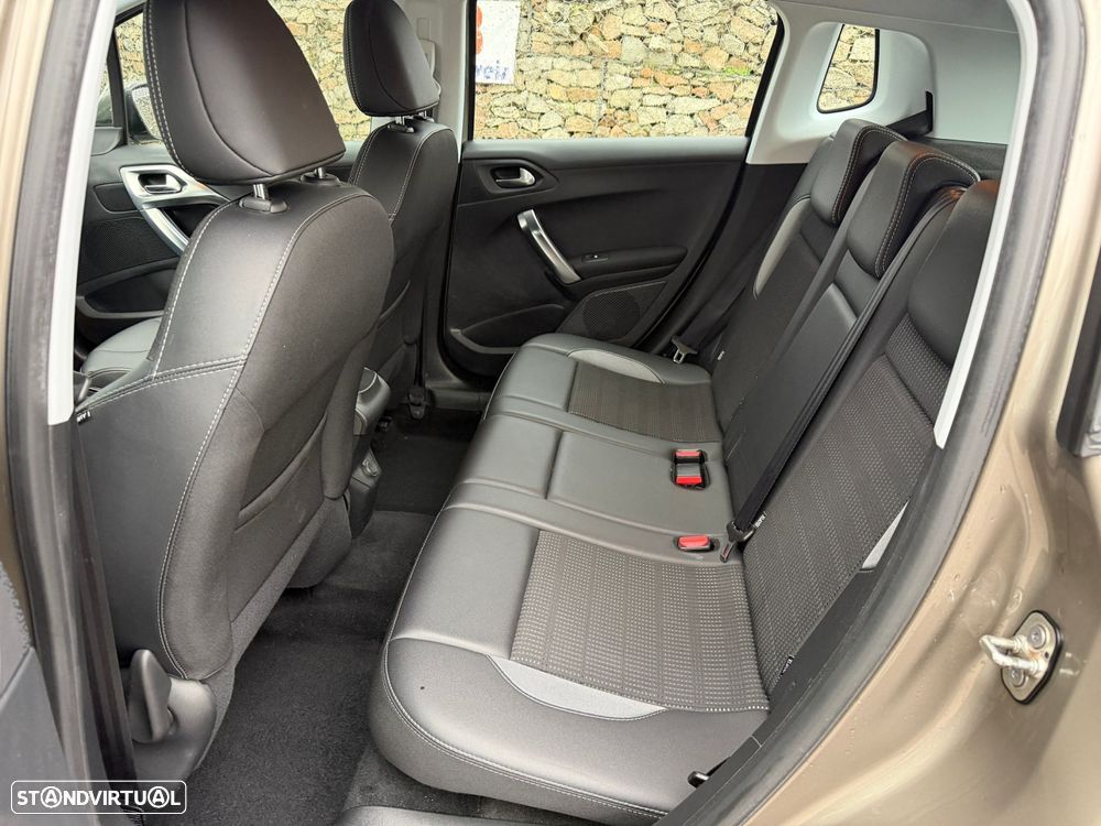 Peugeot 2008 1.2 PureTech Allure - 14