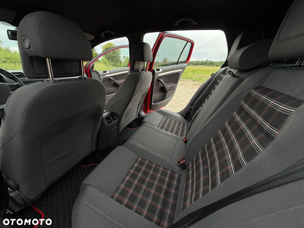Volkswagen Golf - 17