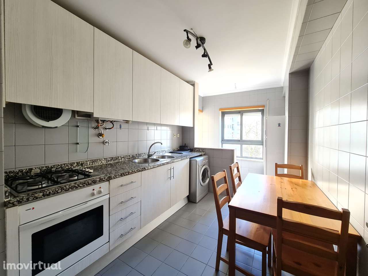 Arrenda-se apartamento T1 junto ao BragaParque - Grande imagem: 4/11