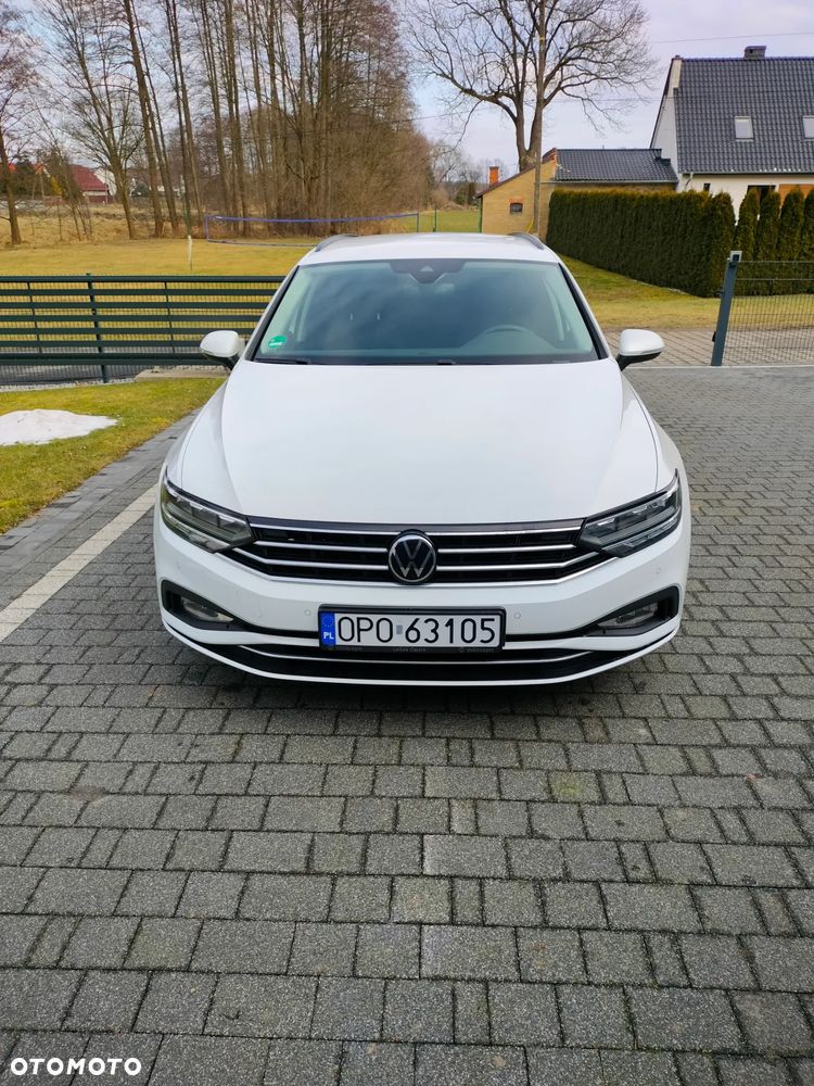 Volkswagen Passat - 1