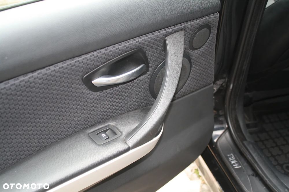 BMW Seria 3 320d - 23