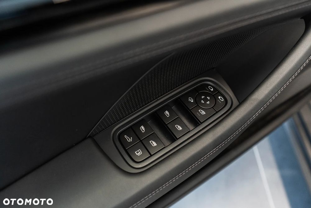 Porsche Panamera 4 E-Hybrid PHEV - 26