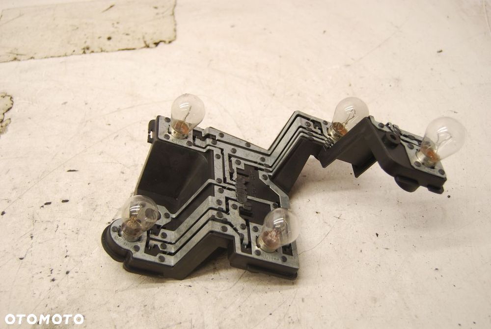 WKŁAD LAMPY PRAWY TYŁ AUDI TT 8N 89110 - 1