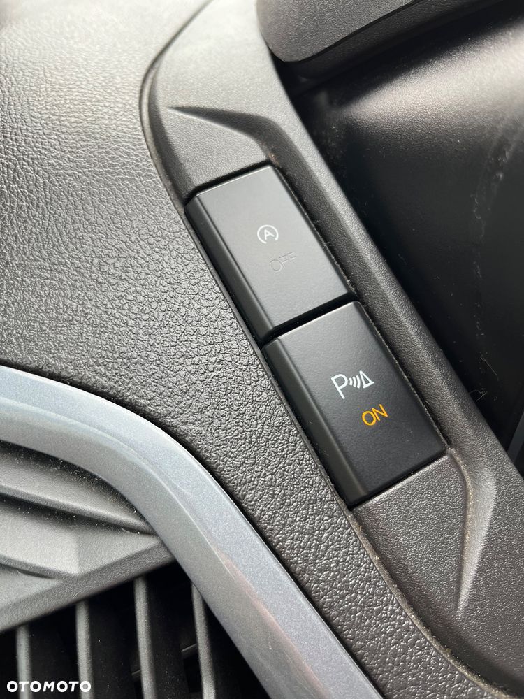 Ford Tourneo Custom - 31