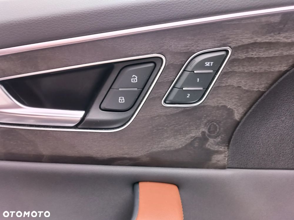 Audi Q8 55 TFSI quattro tiptronic - 14