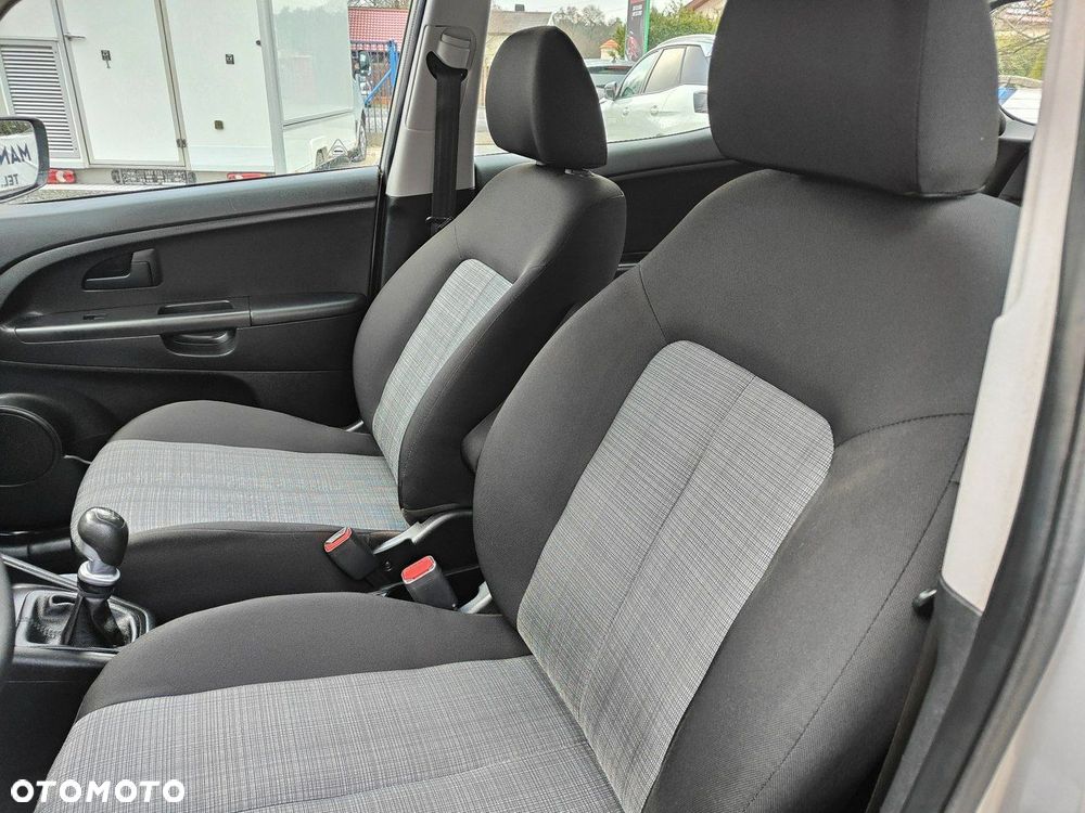 Kia Venga - 15