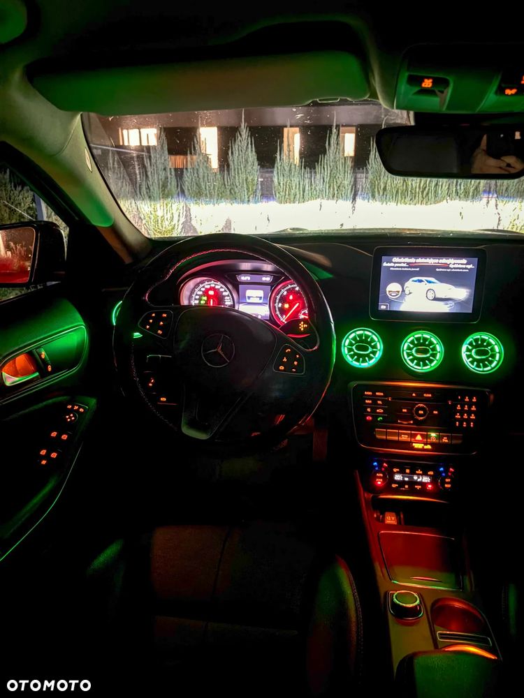 Mercedes-Benz GLA 180 d 7G-DCT - 11