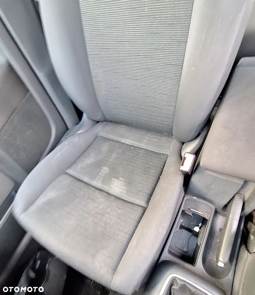 FOTEL PRAWY PRZÓD - VOLKSWAGEN GOLF PLUS / EUROPA - 2