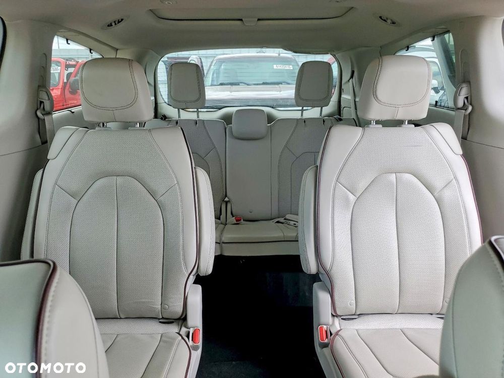 Chrysler Pacifica - 10