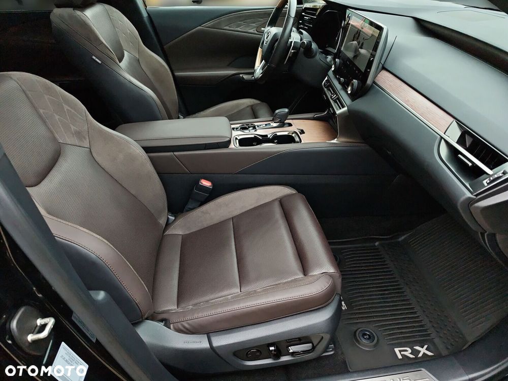 Lexus RX 450h+ Omotenashi - 10