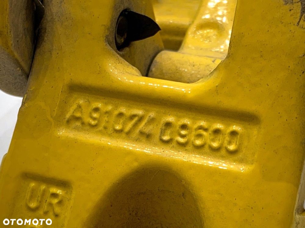 ZAWIAS KLAPY PRAWY TYŁ  MERCEDES-BENZ eSPRINTER Skrzynia (B910) 2020 - 2022 Electric (910.633) 85 - 3