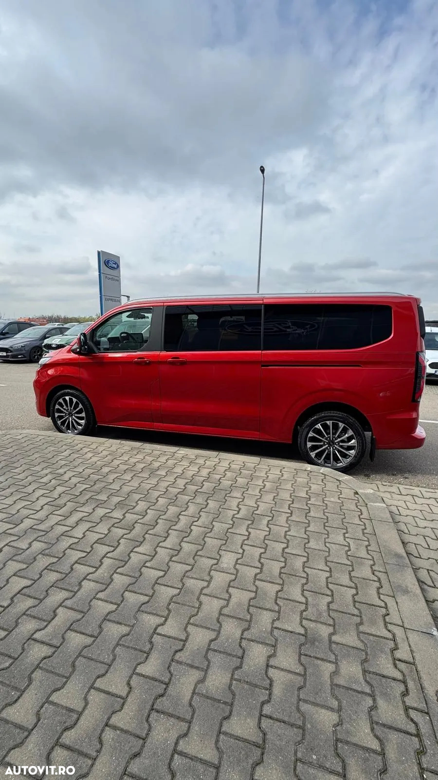 Ford Tourneo Custom Bus 320L 2.0 EcoBlue 170 CP 8AT L2H1 AWD Titanium X - 4