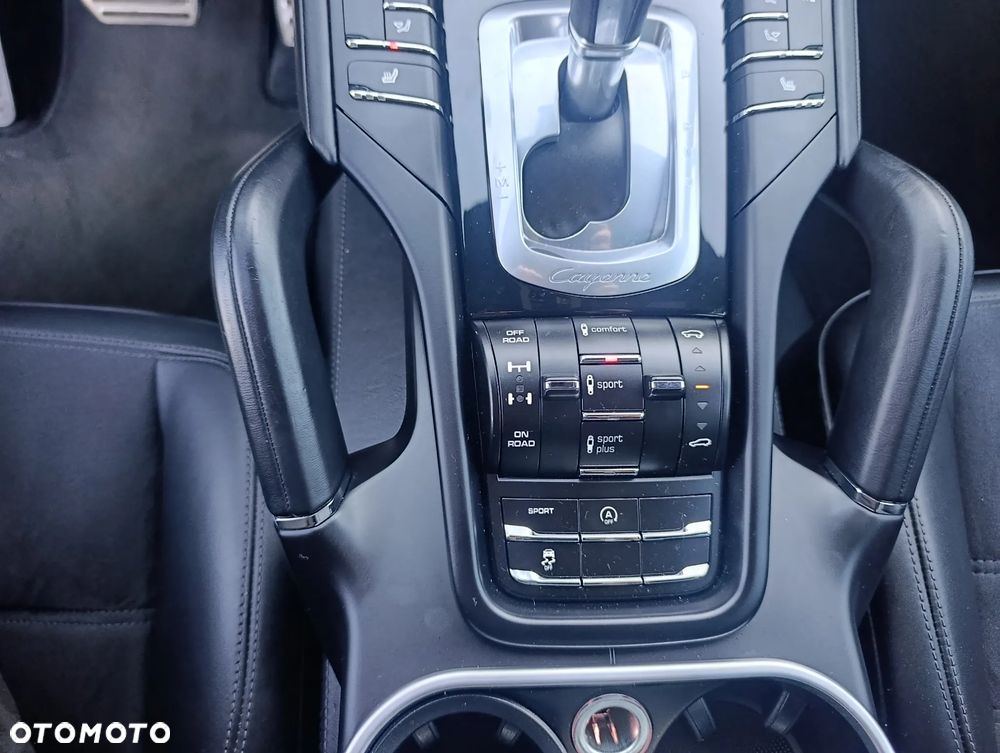 Porsche Cayenne S Platinum Edition - 24