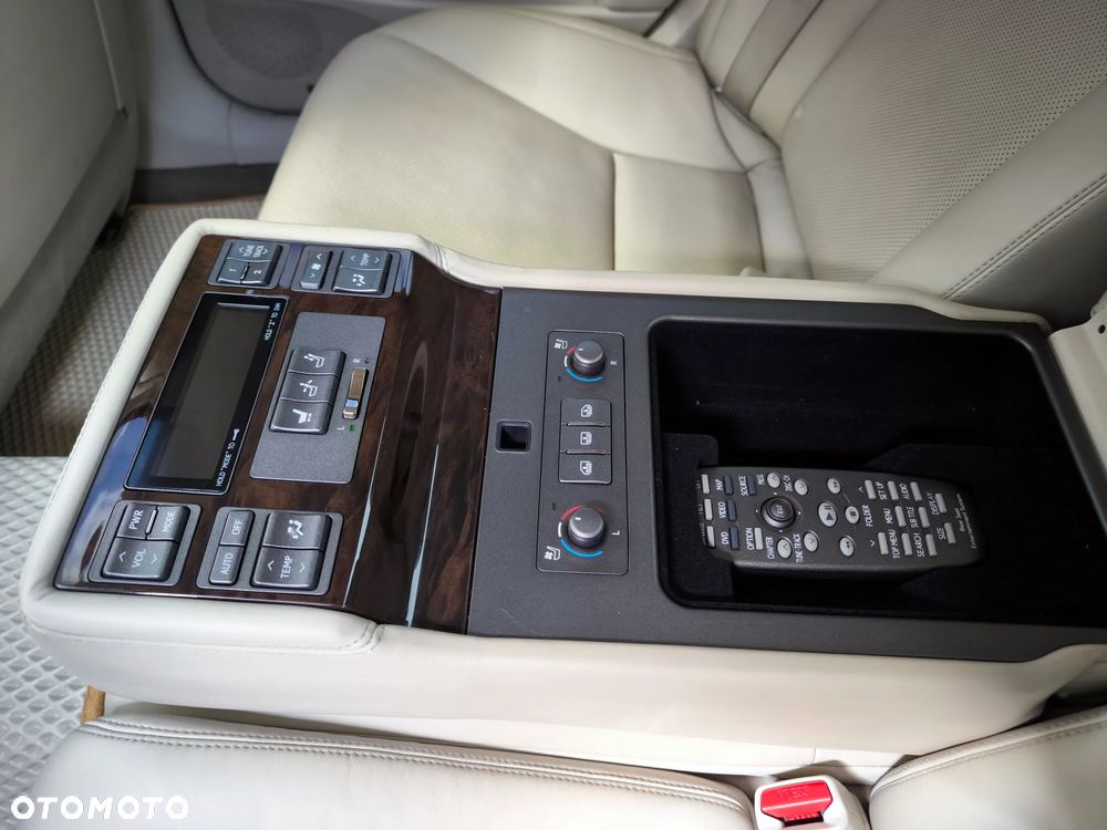Lexus LS - 13