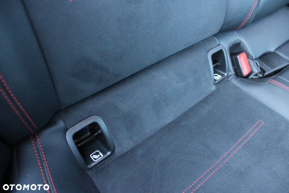 Mercedes-Benz CLA - 32