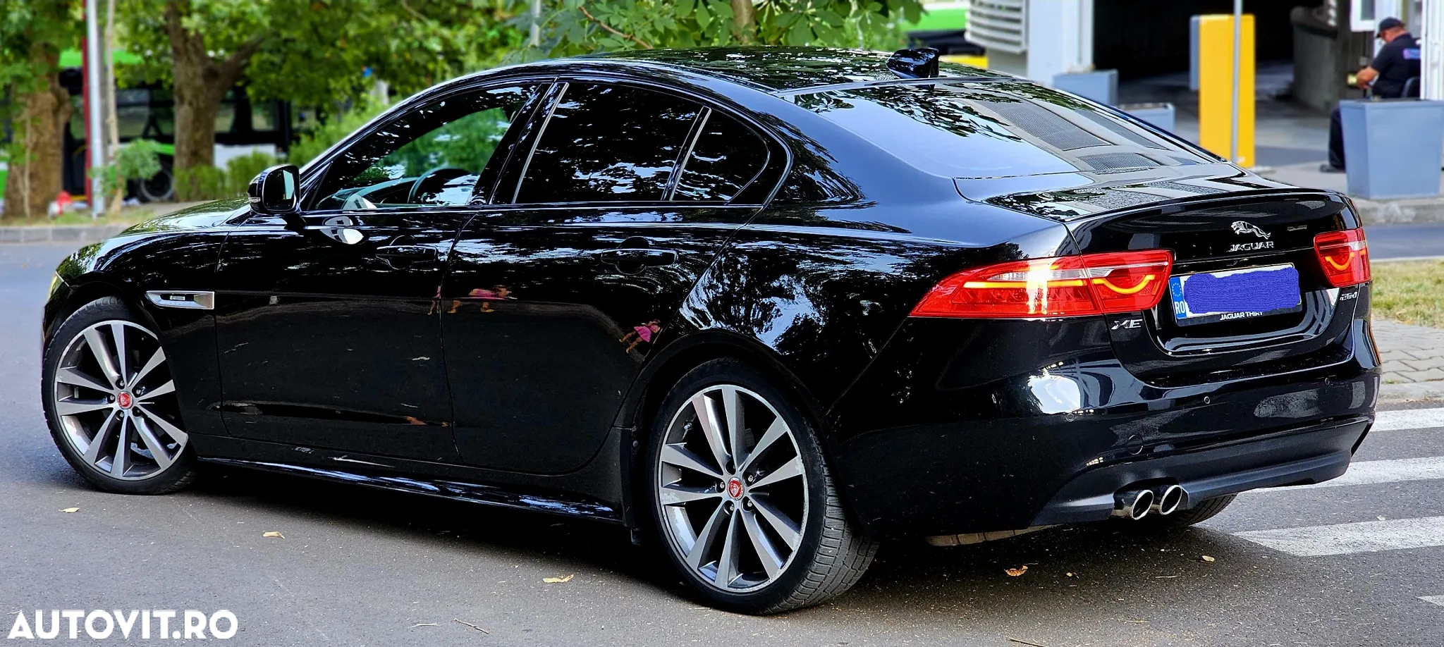 Jaguar XE 2.0 Portfolio - 2