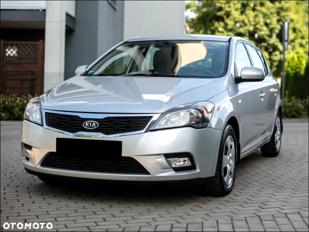 Kia Ceed - 11