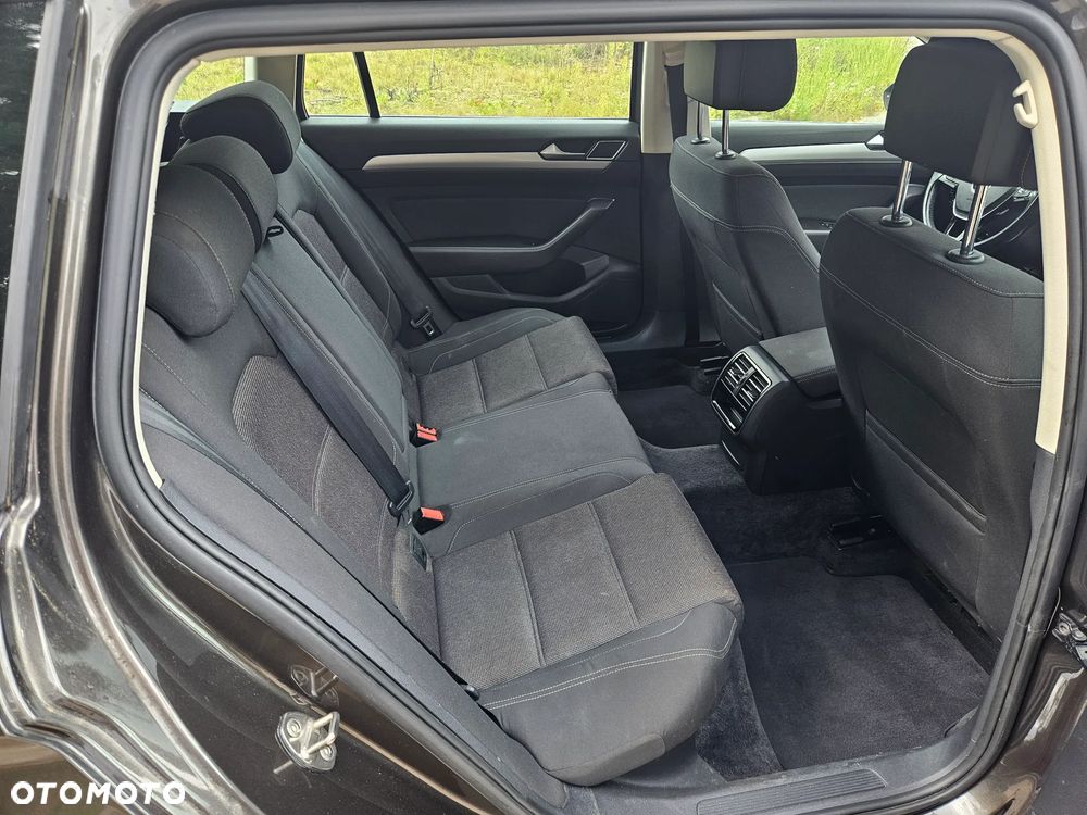 Volkswagen Passat - 14