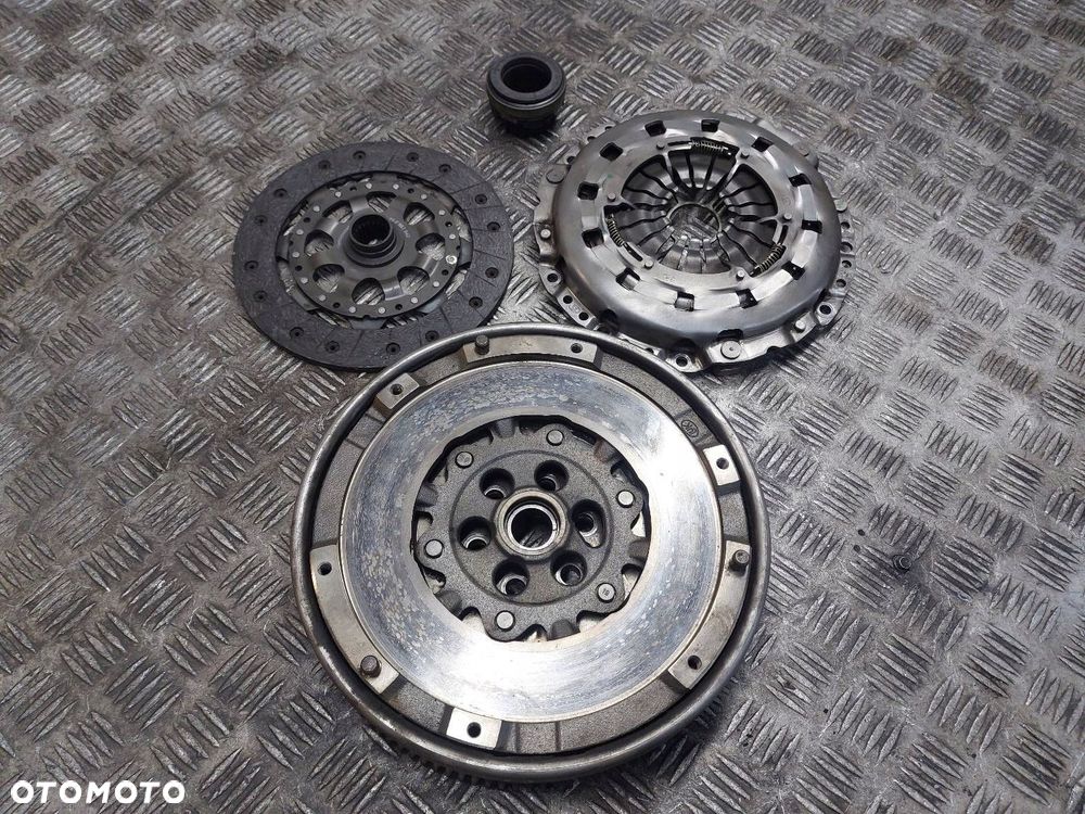 KOŁO DWUMASOWE + TARCZA + DOCISK + ŁOŻYSKO OPOROWE BMW E91 2.0 16V 7560876 - 1