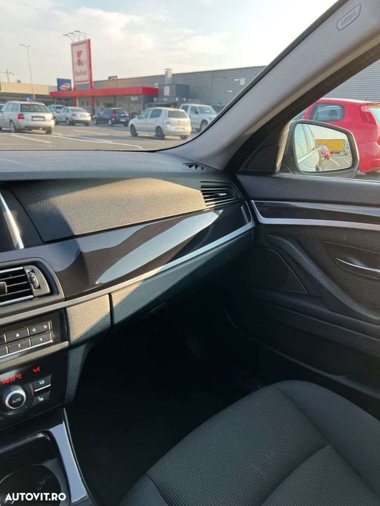 BMW Seria 5 520d xDrive - 29