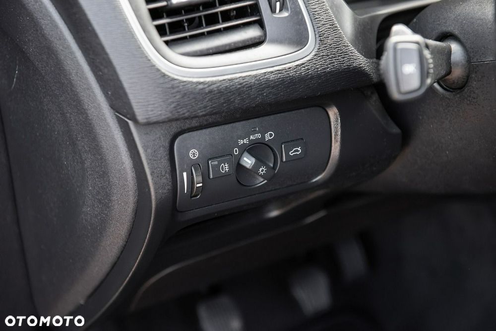 Volvo V40 D4 Kinetic - 25