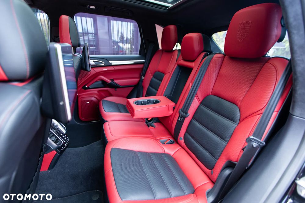 Porsche Cayenne Turbo S - 19