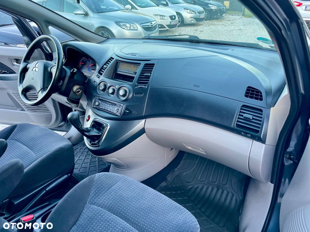 Mitsubishi Grandis 2.4 Inform - 4