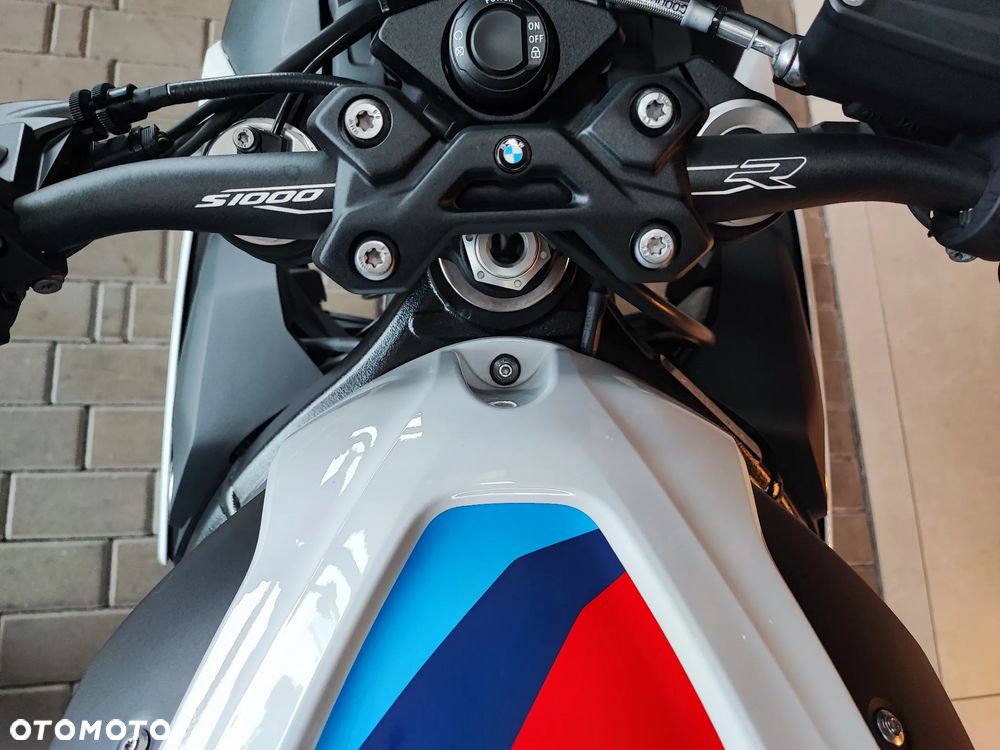 BMW S - 24