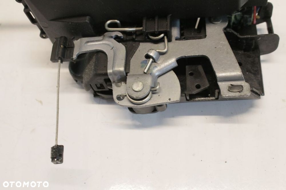 zamek drzwi prawy przód VW Golf V - 8