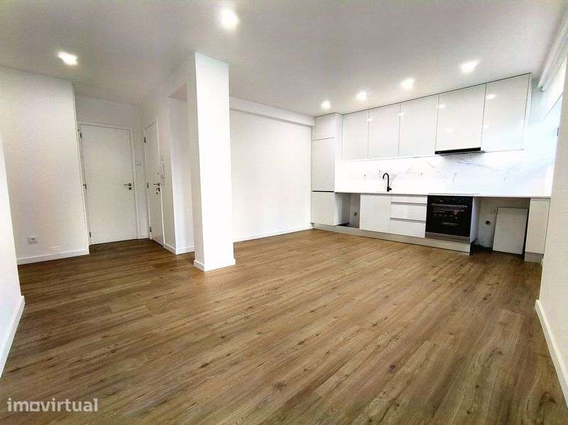 Apartamento T2 a 2min. do metro de Brito Capelo - Grande imagem: 2/12