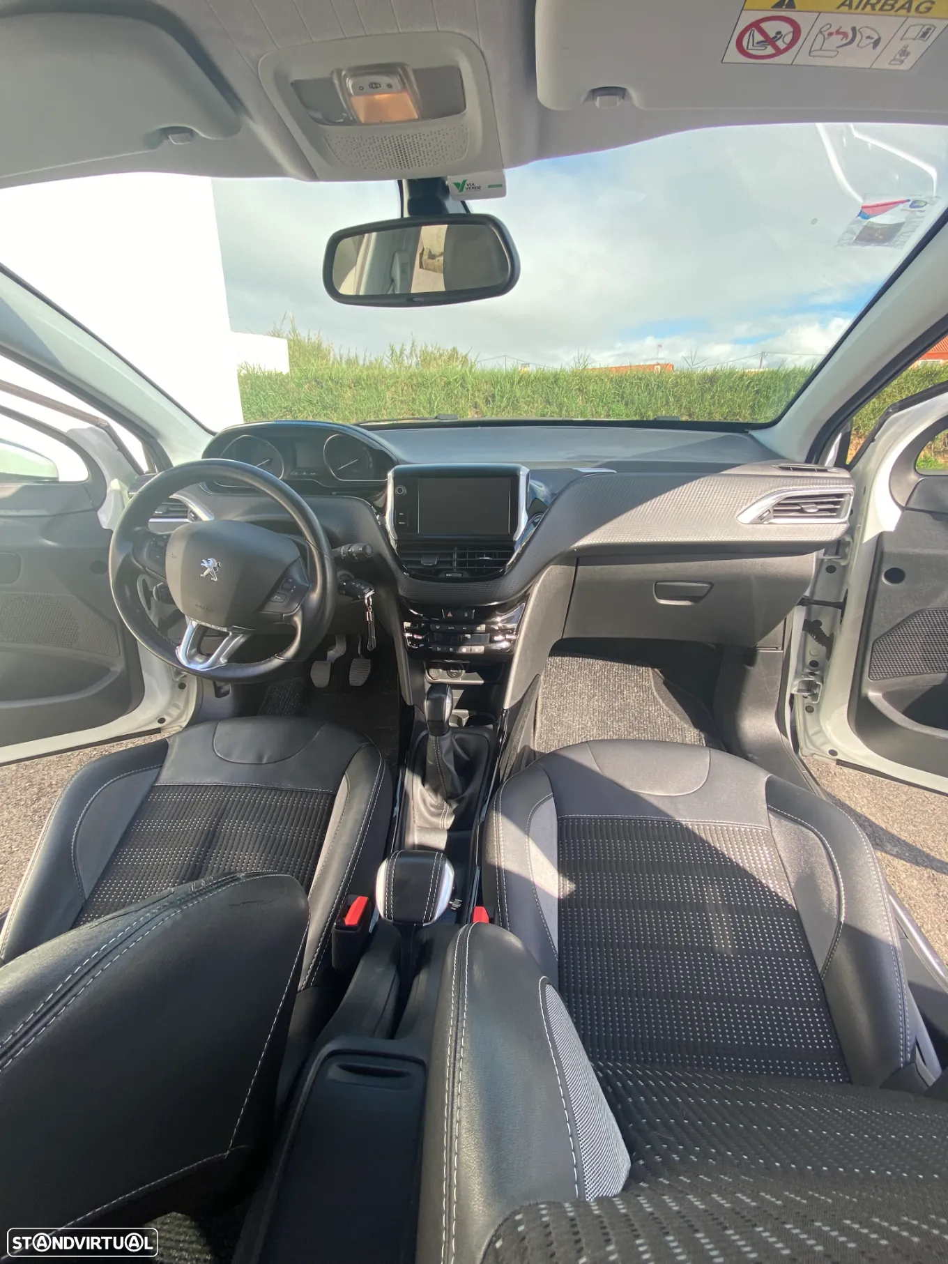Peugeot 2008 1.2 PureTech Allure - 8