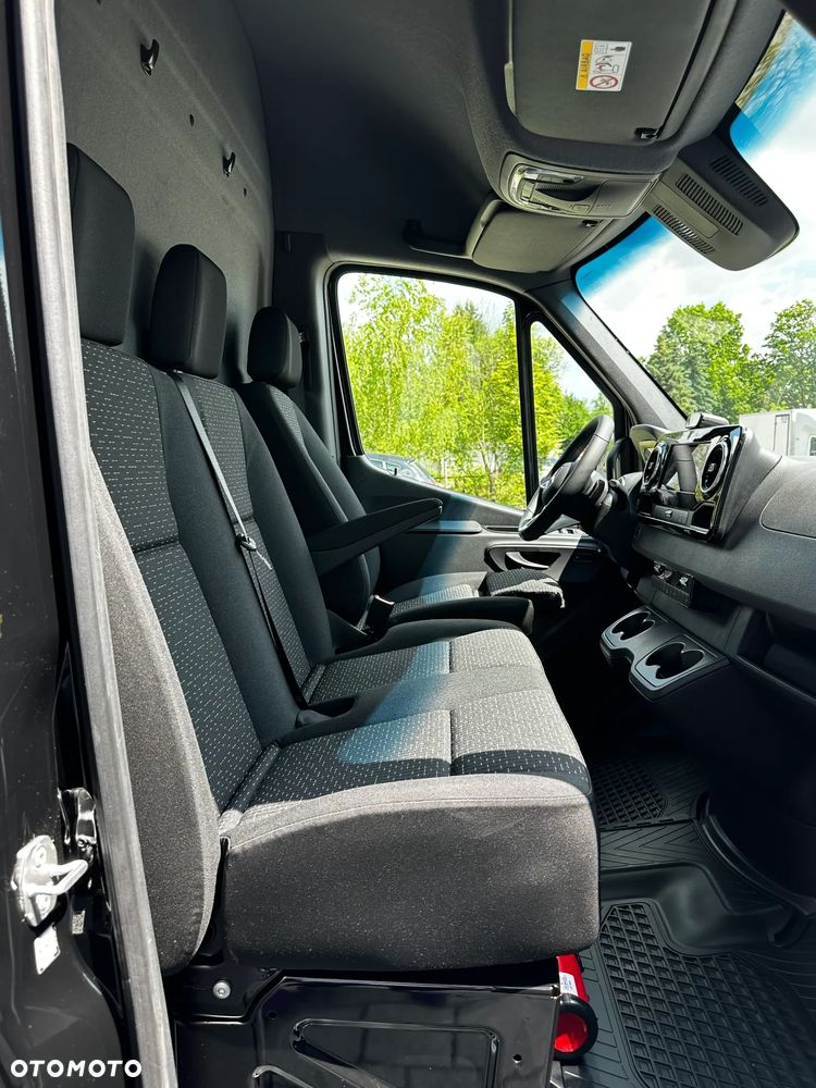 Mercedes-Benz Sprinter - 25