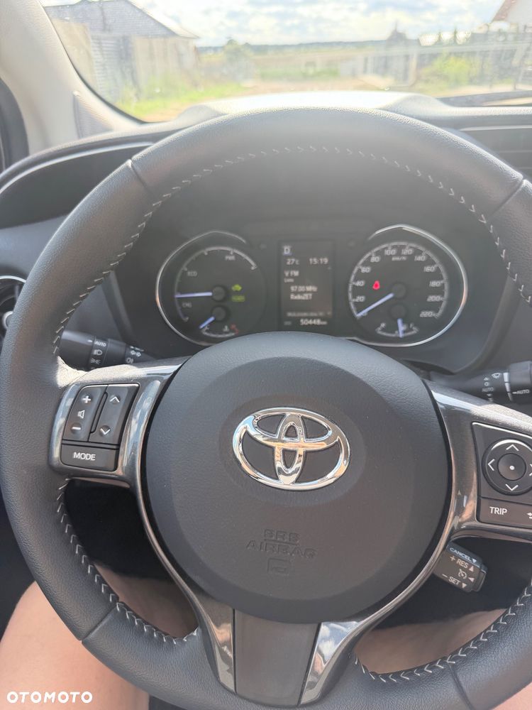Toyota Yaris Hybrid 100 Premium - 20