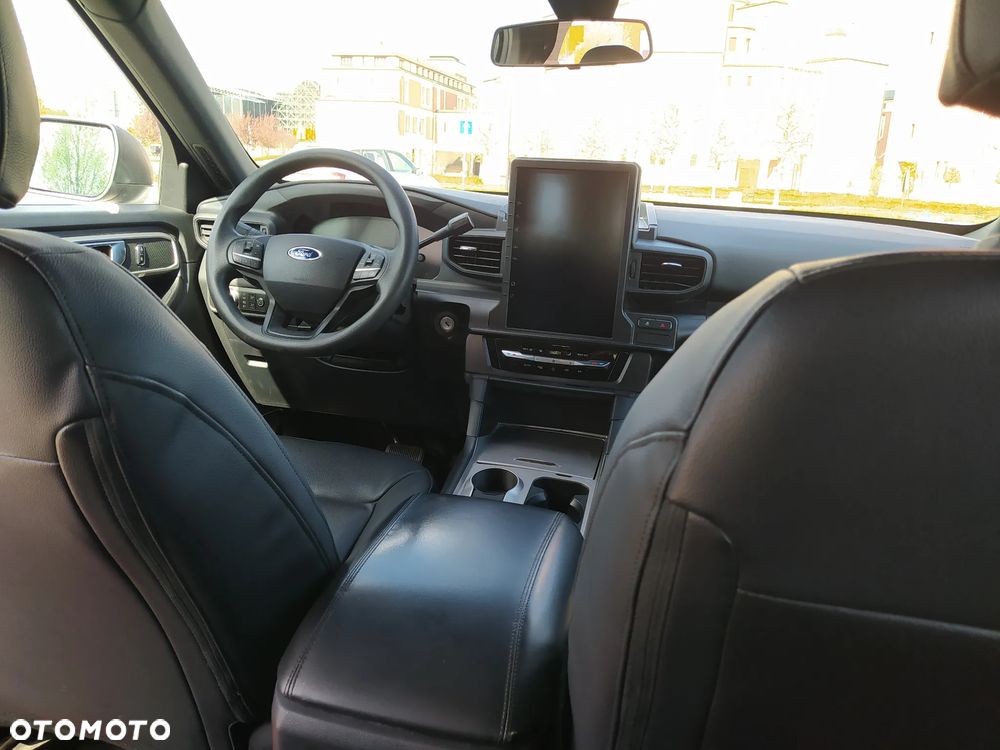 Ford Explorer - 28