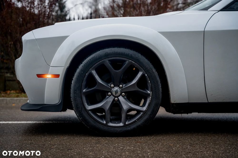 Dodge Challenger 3.6 SXT Plus - 11