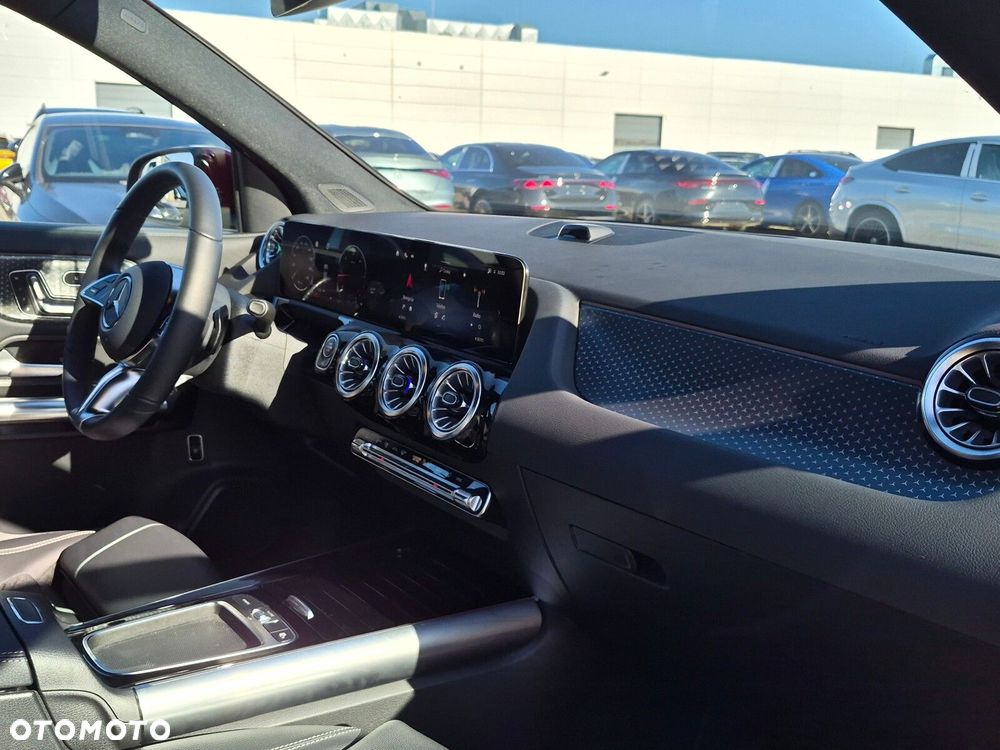 Mercedes-Benz GLA - 31