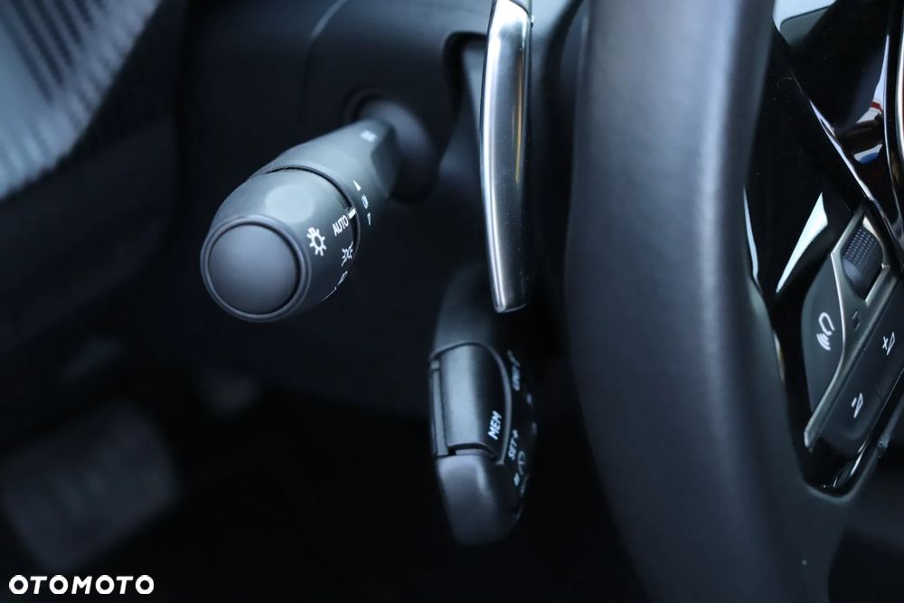 Peugeot 208 1.2 PureTech Allure S&S EAT8 - 28