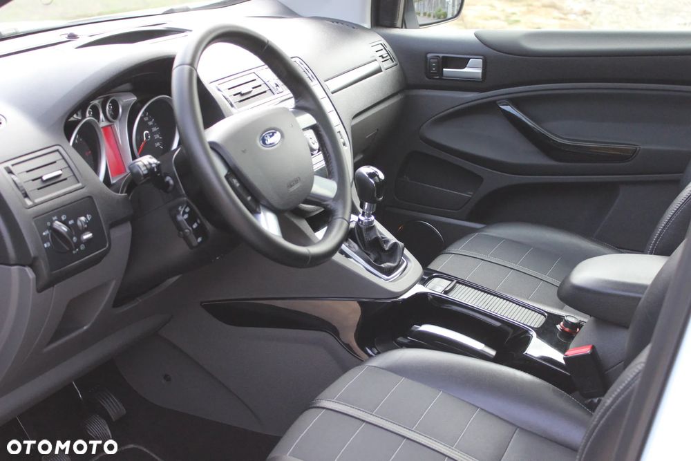 Ford Kuga 2.0 TDCi 4x4 Titanium - 27